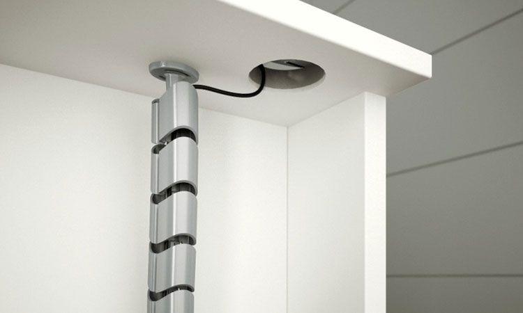 Colonne d\'électrification verticale Trieve reliant le plafond au bureau