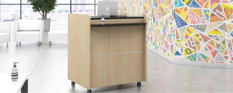 Petit comptoir d\'accueil en bois