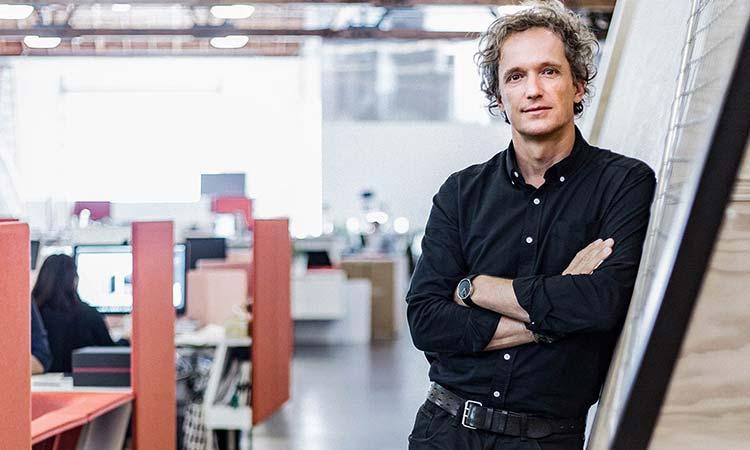 Yves Béhar, designer suisse fondateur de l\'agence Fuseproject, collaborateur Herman Miller