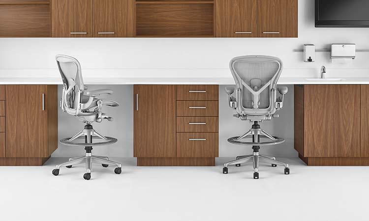 Fauteuil ergonomique Aeron et Aeron Stool Herman Miller - Design Don Chadwick