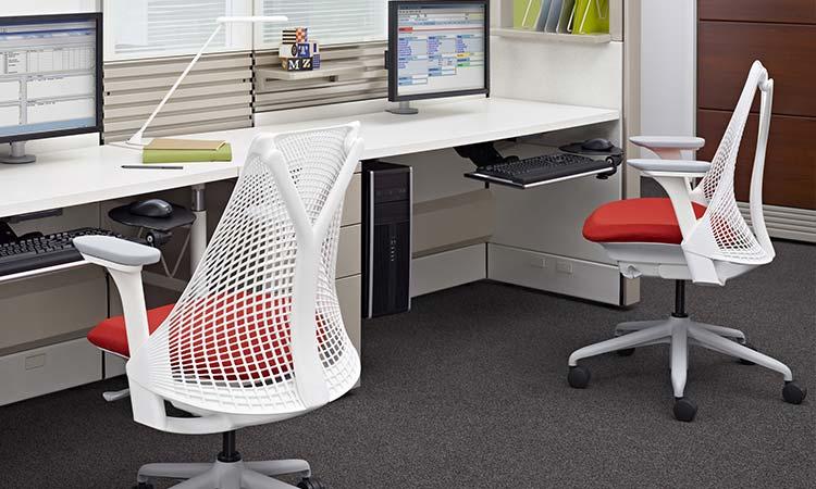 Fauteuil de bureau ergonomique Sayl conçu par Yves Béhar pour France Bureau