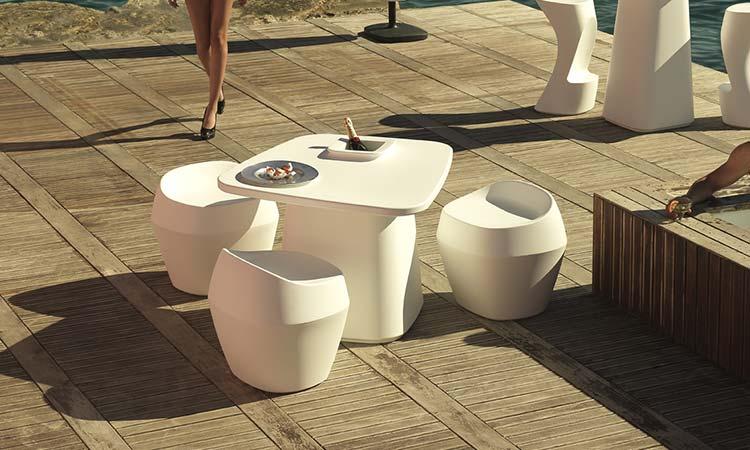 Mobilier d\'extérieur Di Cagna conçu par Javier Mariscal pour France Bureau