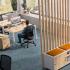 Bureaux individuels avec caisson rangement plateau mélaminé chêne fil pieds métal blanc, Fabrication Française, gamme Altaï - France Bureau