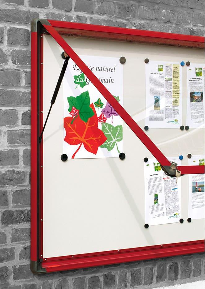 Tableau d\'affichage rectangle étanche pour l\'extérieur couleur rouge avec porte levante et serrure - gamme Frame Out - France Bureau