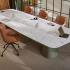 Table de réunion forme tonneau, plateau galbé esthétique et structure conique métal poudré, gamme Medina Réunion - France Bureau