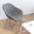 Fauteuil d\'accueil pieds bois naturel en tissu ou cuir, gamme Nazko - France Bureau