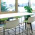 Tabouret design coque polypropylène blanc assise verte repose pieds, piétement métal - gamme Shuffleis1 Interstuhl - France Bureau