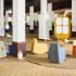 Pouf basculant rembourré en tissu avec tablette en bois - Gamme Vaccarès - France Bureau