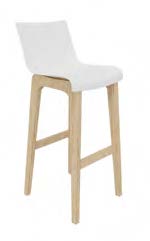 Tabouret haut Bourne, assise et dossier garnis blanc, piétement bois, vue de trois-quarts