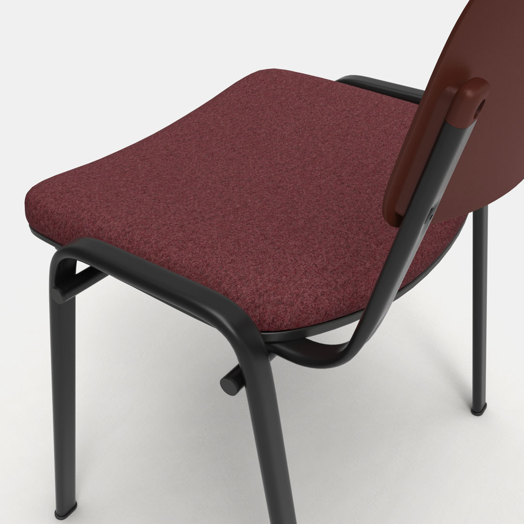 Chaise Cofio avec placet d'assise bordeaux, vue de trois quarts