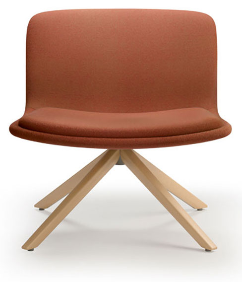 Fauteuil lounge Dolent terracotta, dossier bas et piétement bois pivotant en étoile