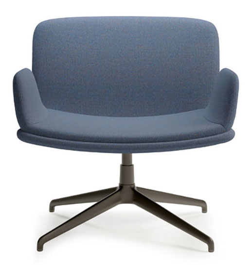 Fauteuil lounge Dolent bleu avec accoudoirs, piétement métal pivotant en étoile