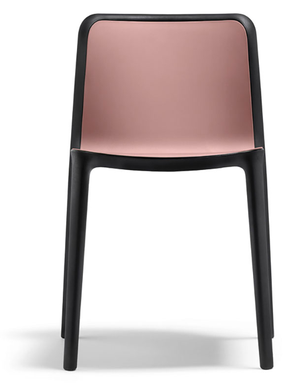 Chaise Kandik coque polypropyl&egrave;ne rose poudr&eacute;, pi&eacute;tement noir